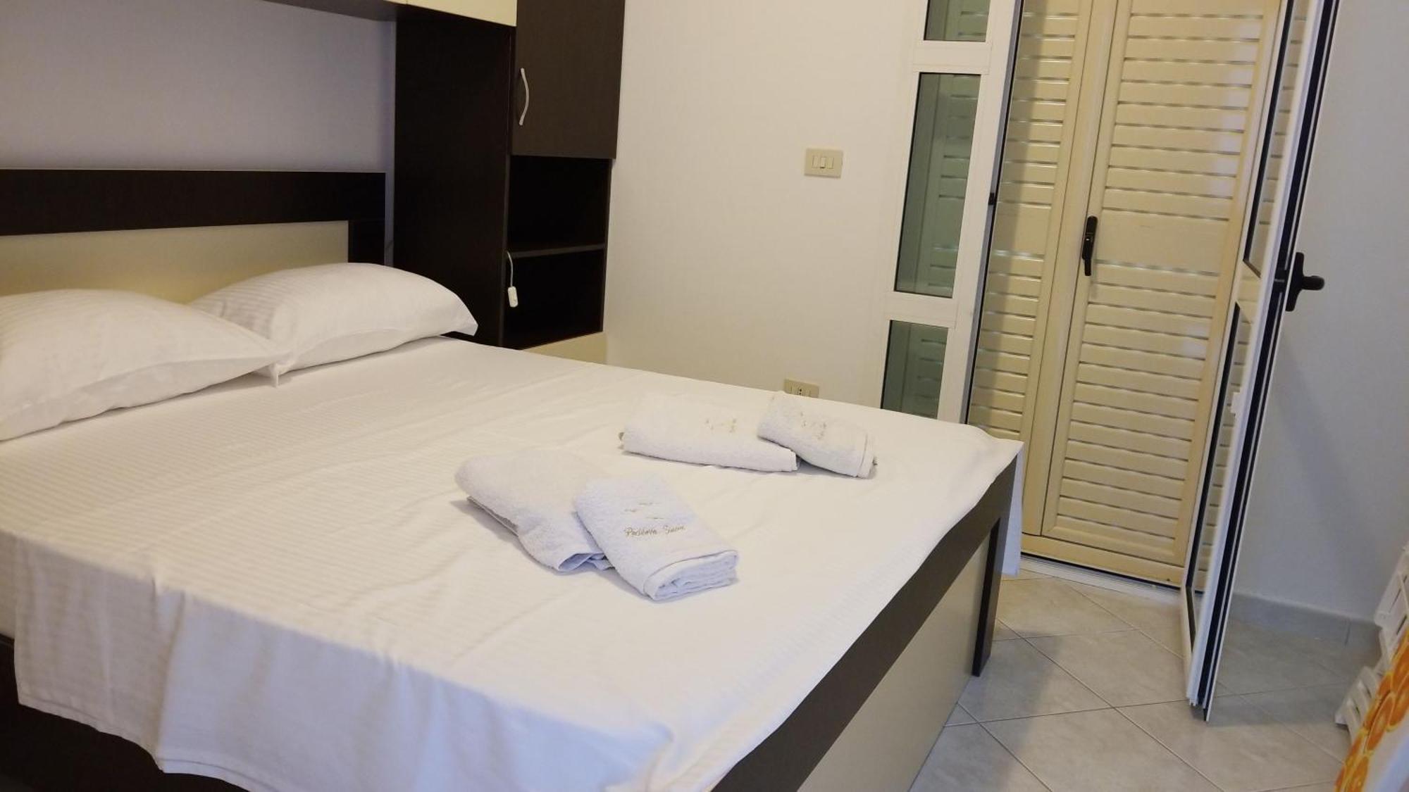 Apartments Rezidenca Sinani โอริคูม ภายนอก รูปภาพ