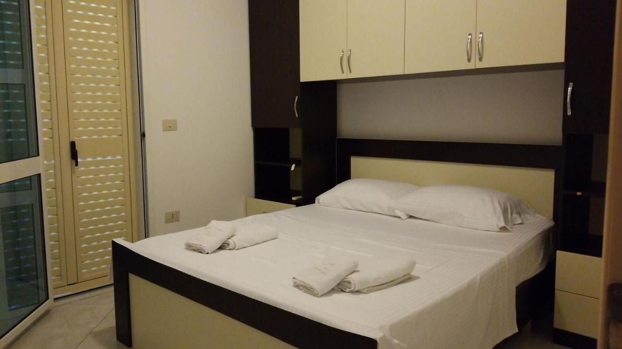 Apartments Rezidenca Sinani โอริคูม ภายนอก รูปภาพ