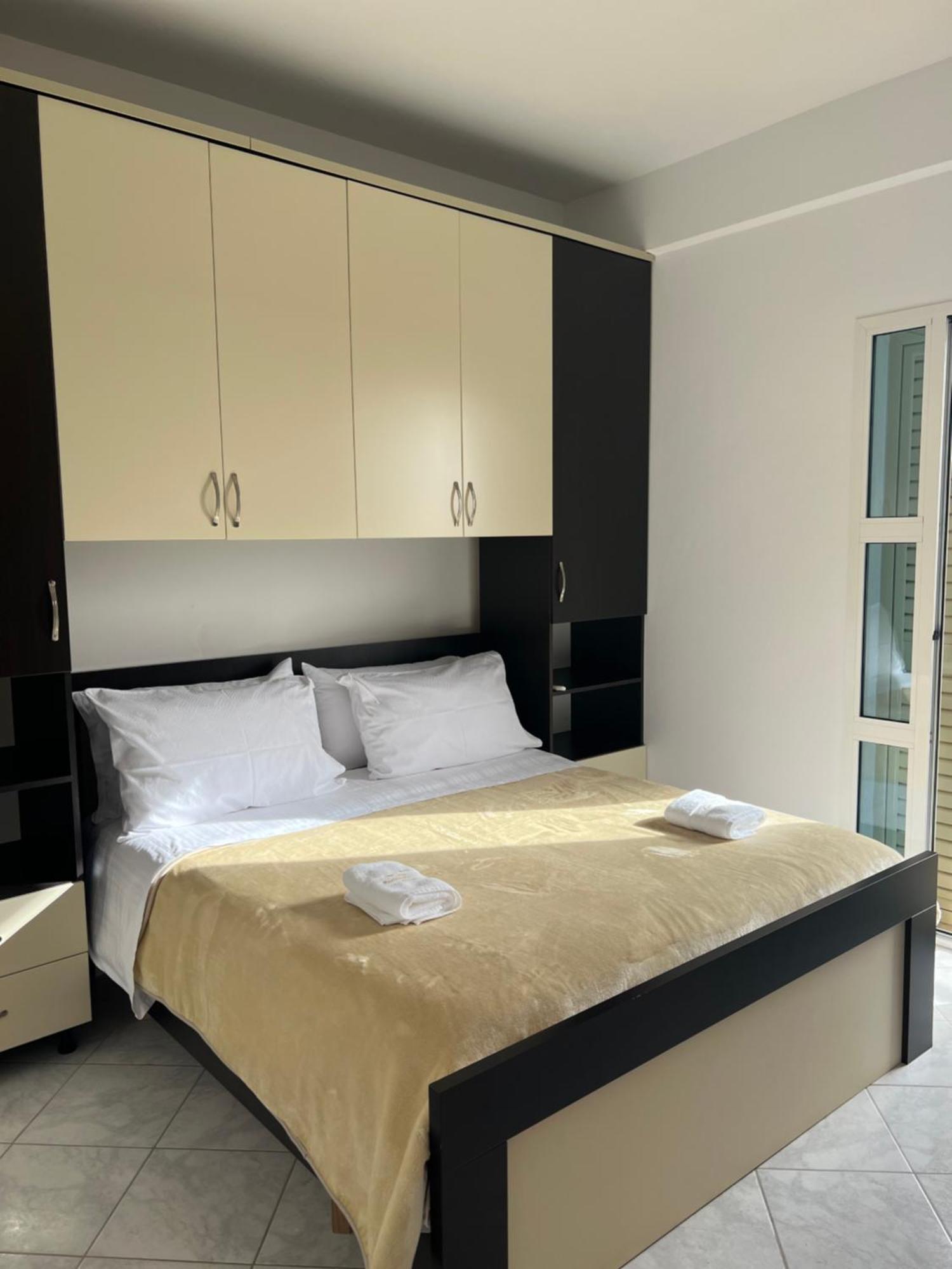 Apartments Rezidenca Sinani โอริคูม ภายนอก รูปภาพ