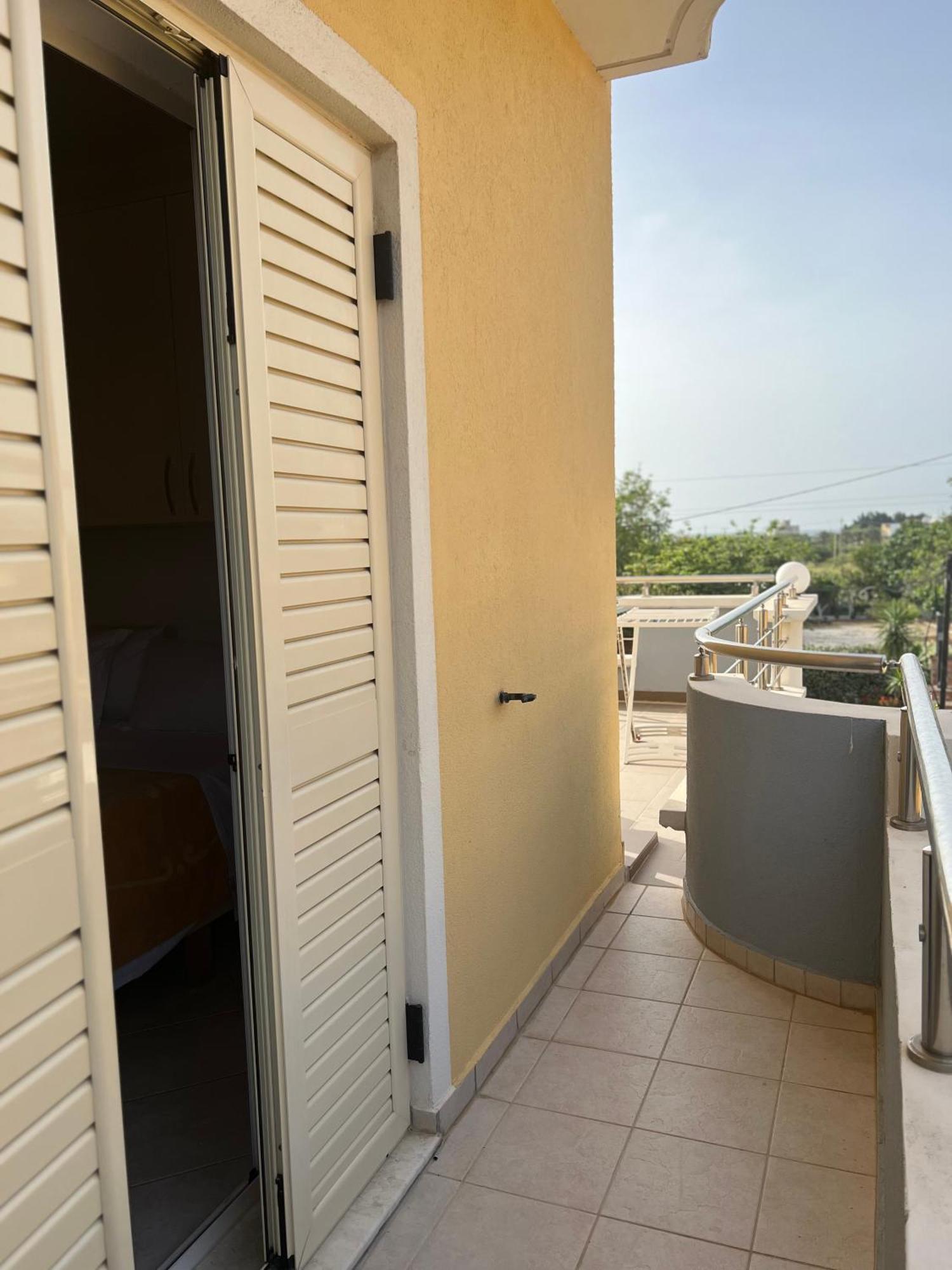 Apartments Rezidenca Sinani โอริคูม ภายนอก รูปภาพ