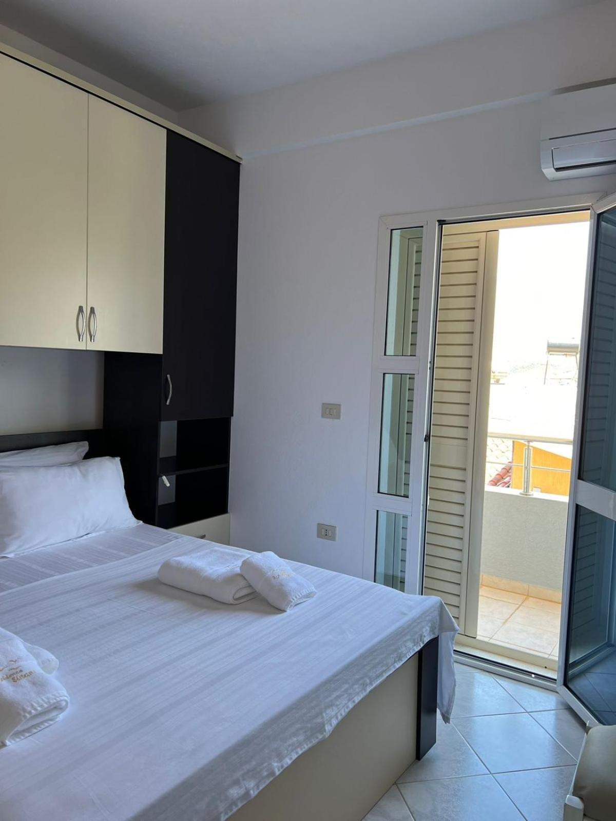 Apartments Rezidenca Sinani โอริคูม ภายนอก รูปภาพ