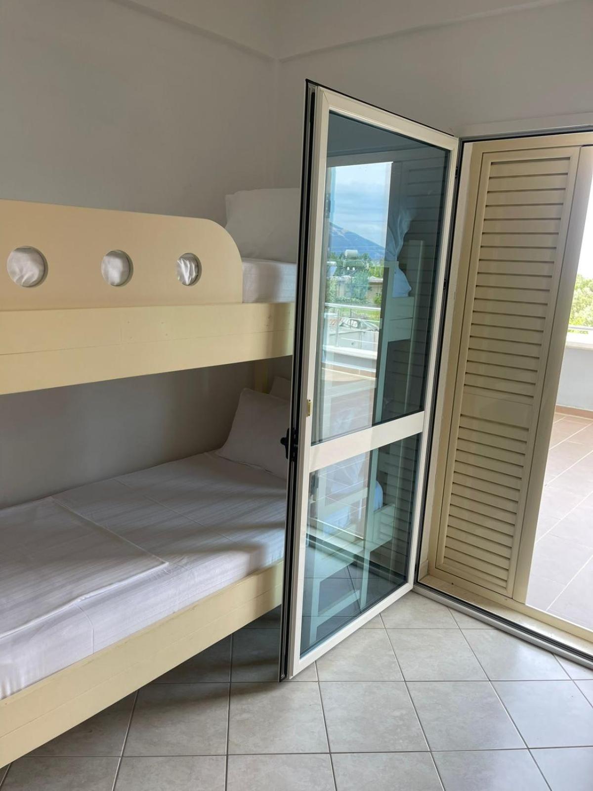 Apartments Rezidenca Sinani โอริคูม ภายนอก รูปภาพ